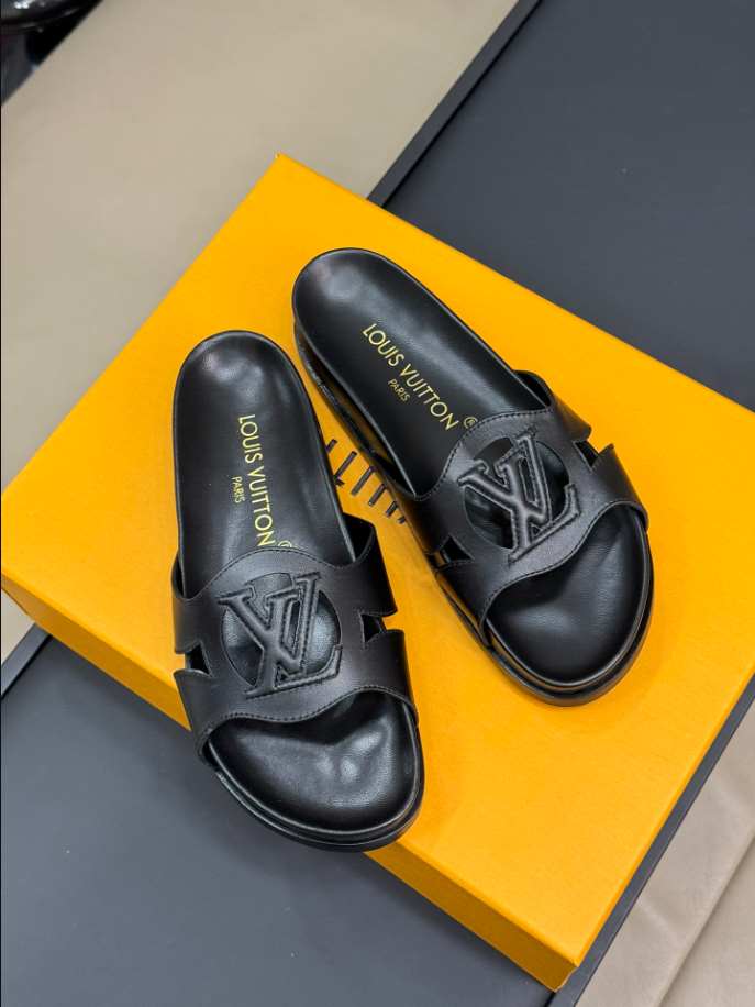 Women Louis Vuitton Isola Flat Comfort Mules Black Replica - SLV003 - view 06