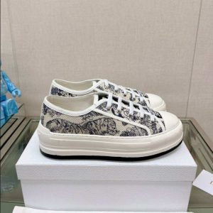 Walk’n’Dior Sneaker Blue Toile de Jouy Embroidered Reps - DR071 - view 01