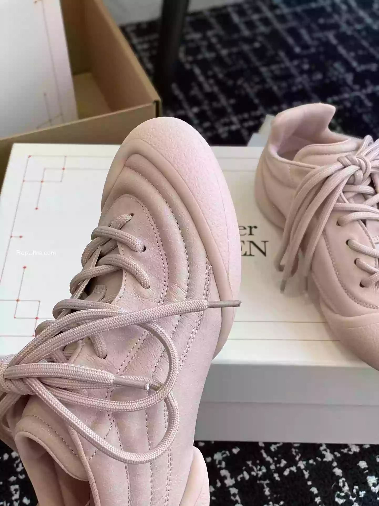 Alexander McQueen Flexion Sneaker in Pink - MC003 - view 02