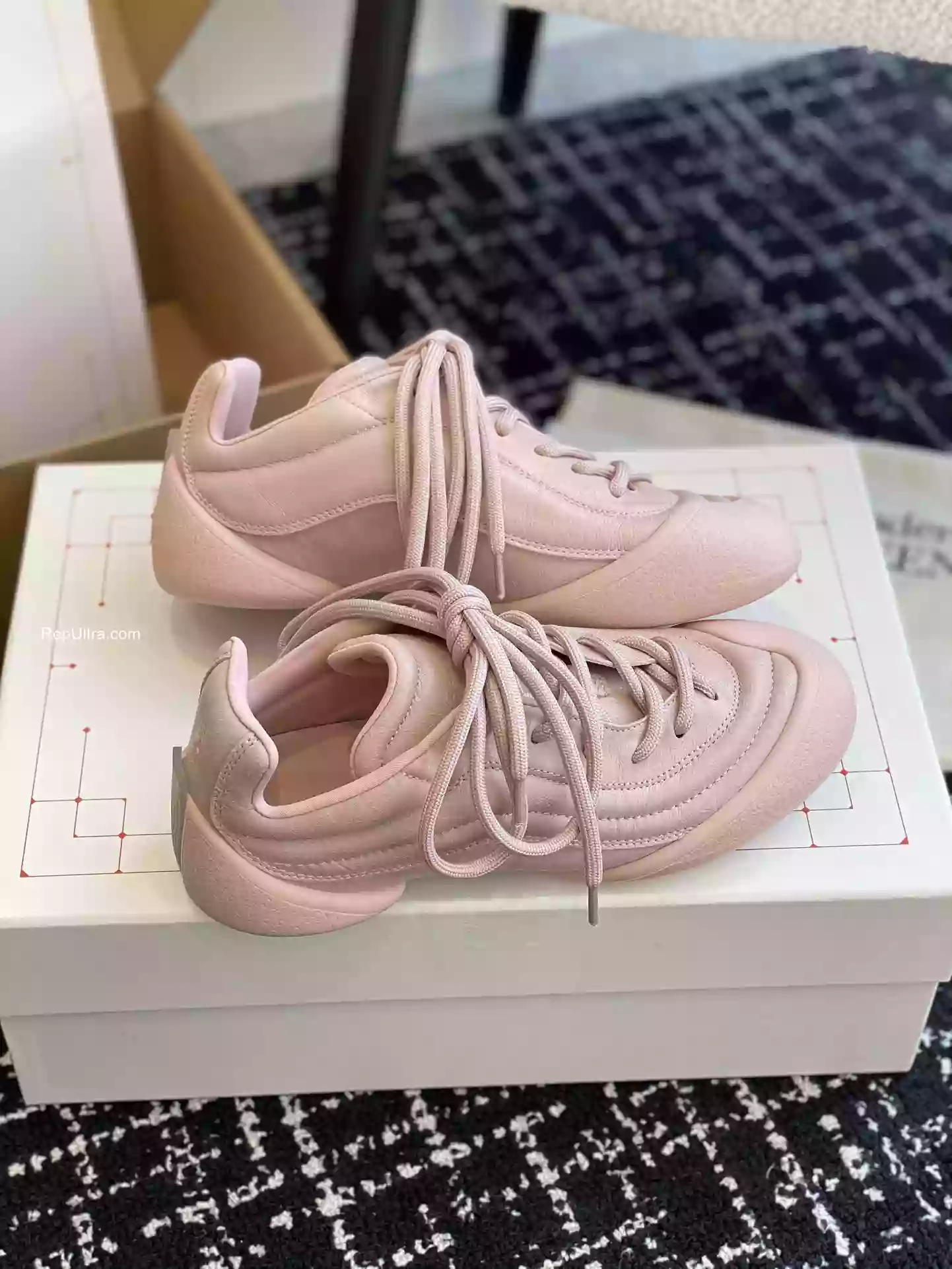 Alexander McQueen Flexion Sneaker in Pink - MC003 - view 04